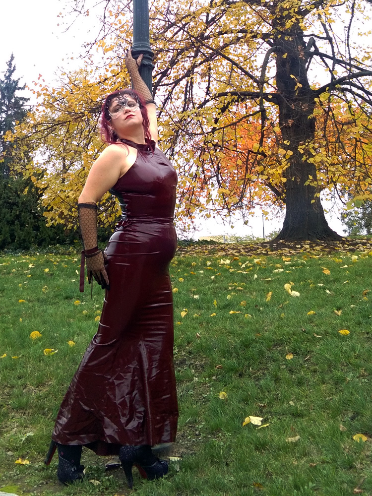 LATEX KUSHIEL COSPLAY – Mountbatten